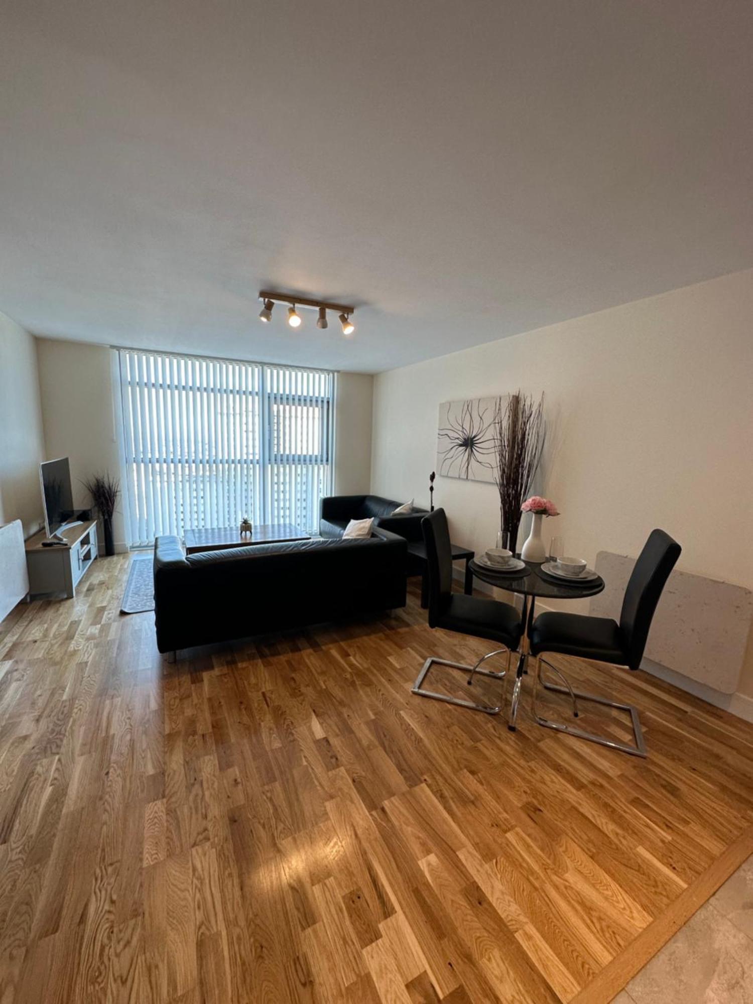 Center - With Free Parking * Cardiff