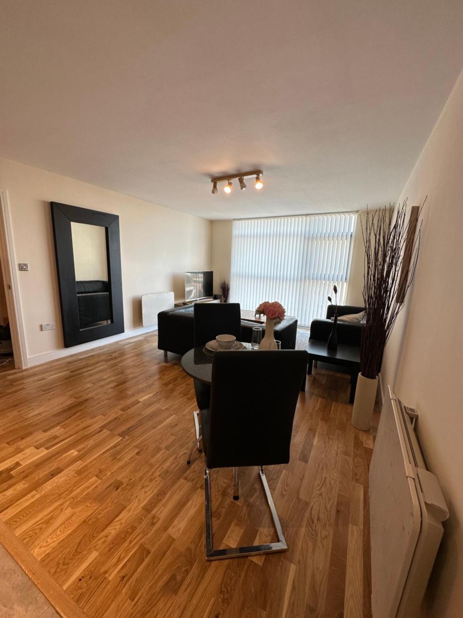 Center - With Free Parking Apartment