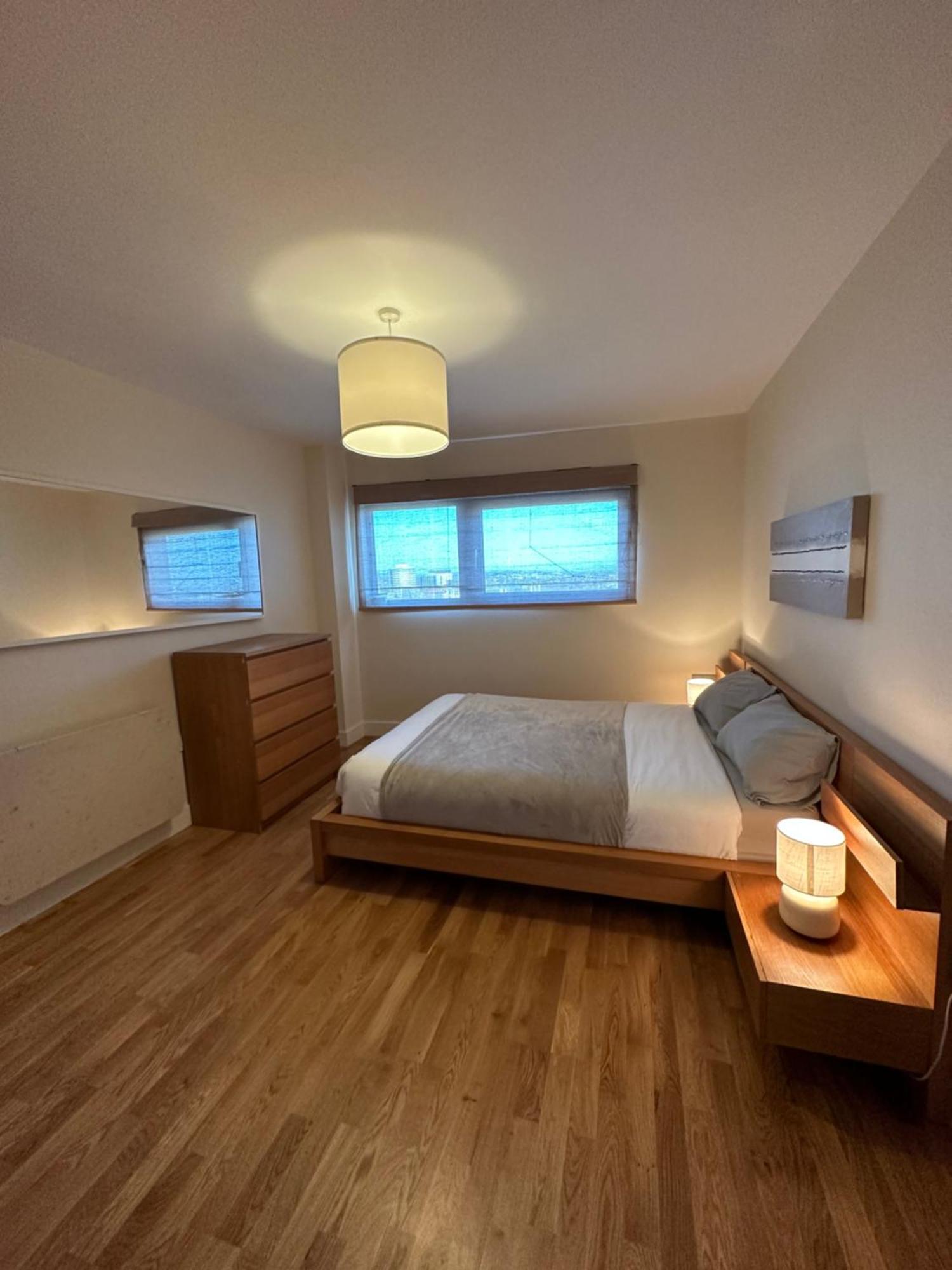 Center - With Free Parking Apartment