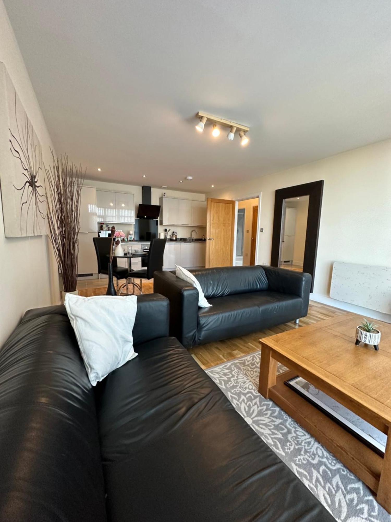 Center - With Free Parking Apartment *
